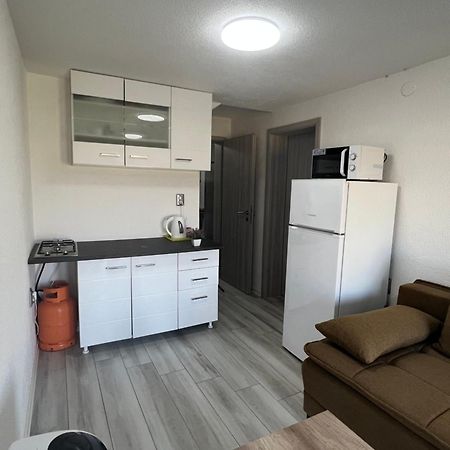 נין Apartments Linic מראה חיצוני תמונה
