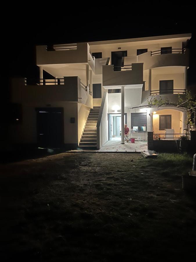 נין Apartments Linic מראה חיצוני תמונה