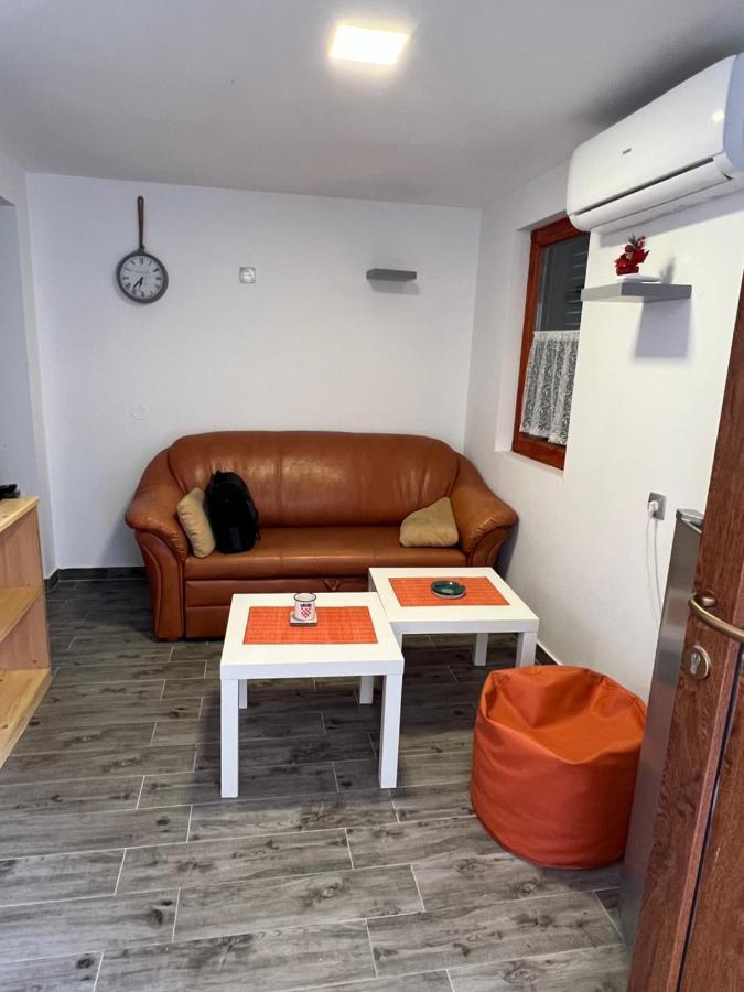 נין Apartments Linic מראה חיצוני תמונה