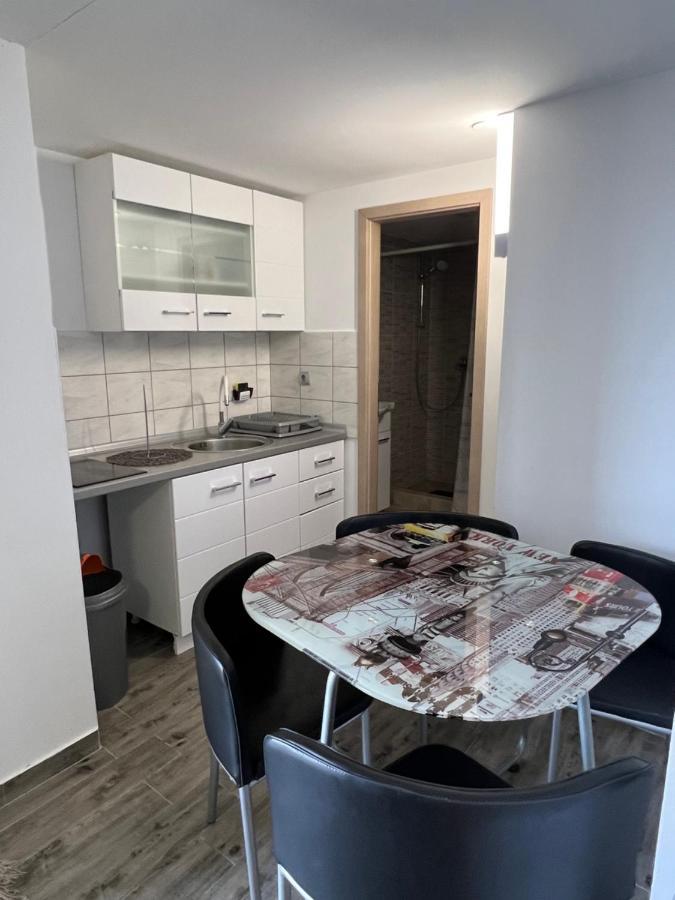 נין Apartments Linic מראה חיצוני תמונה