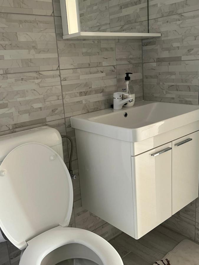 נין Apartments Linic מראה חיצוני תמונה