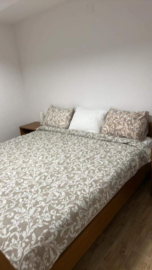 נין Apartments Linic מראה חיצוני תמונה