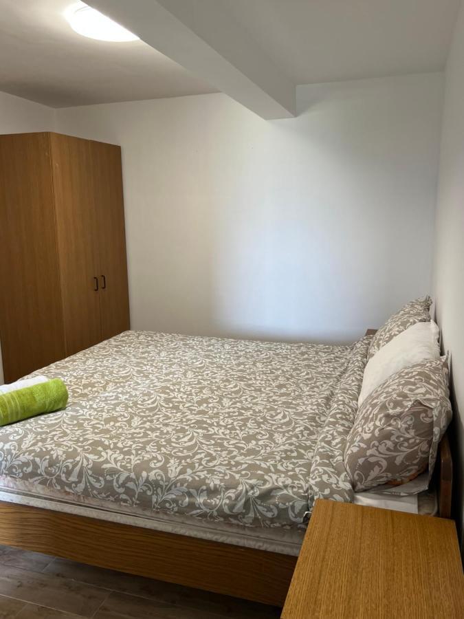 נין Apartments Linic מראה חיצוני תמונה