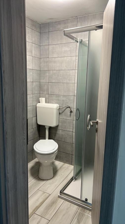 נין Apartments Linic מראה חיצוני תמונה