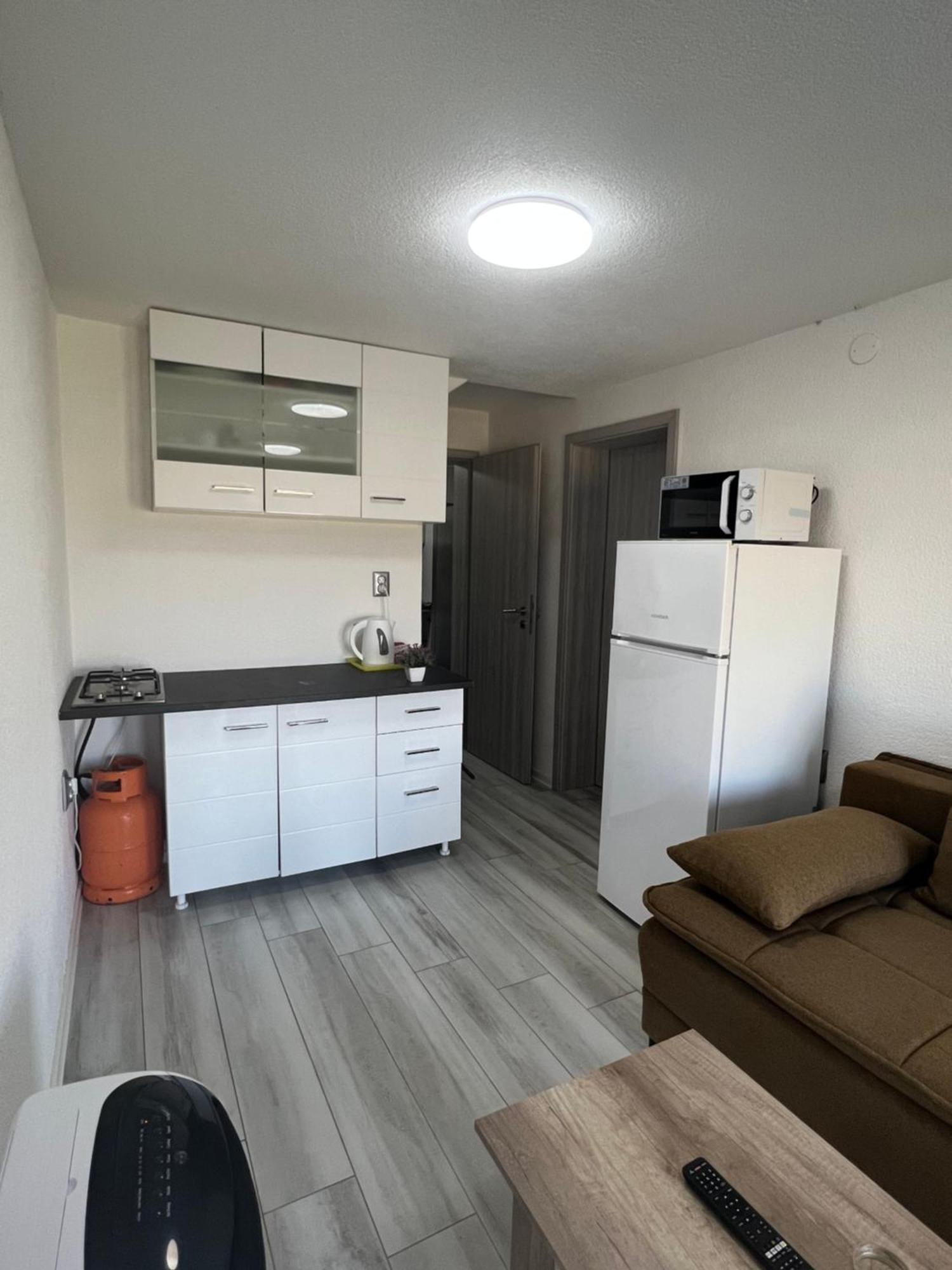 נין Apartments Linic מראה חיצוני תמונה
