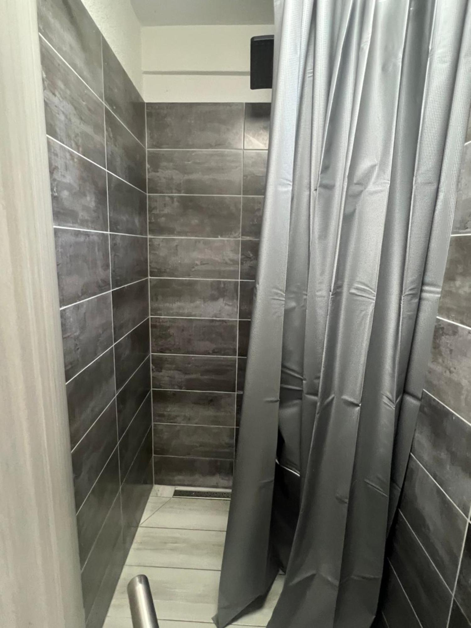 נין Apartments Linic מראה חיצוני תמונה